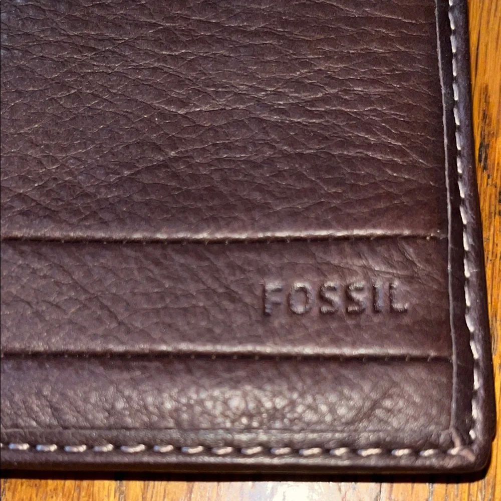 NWT Fossil Lufkin Dark Brown Soft Leather Passport Card Holder Wallet - Picture 5 of 16